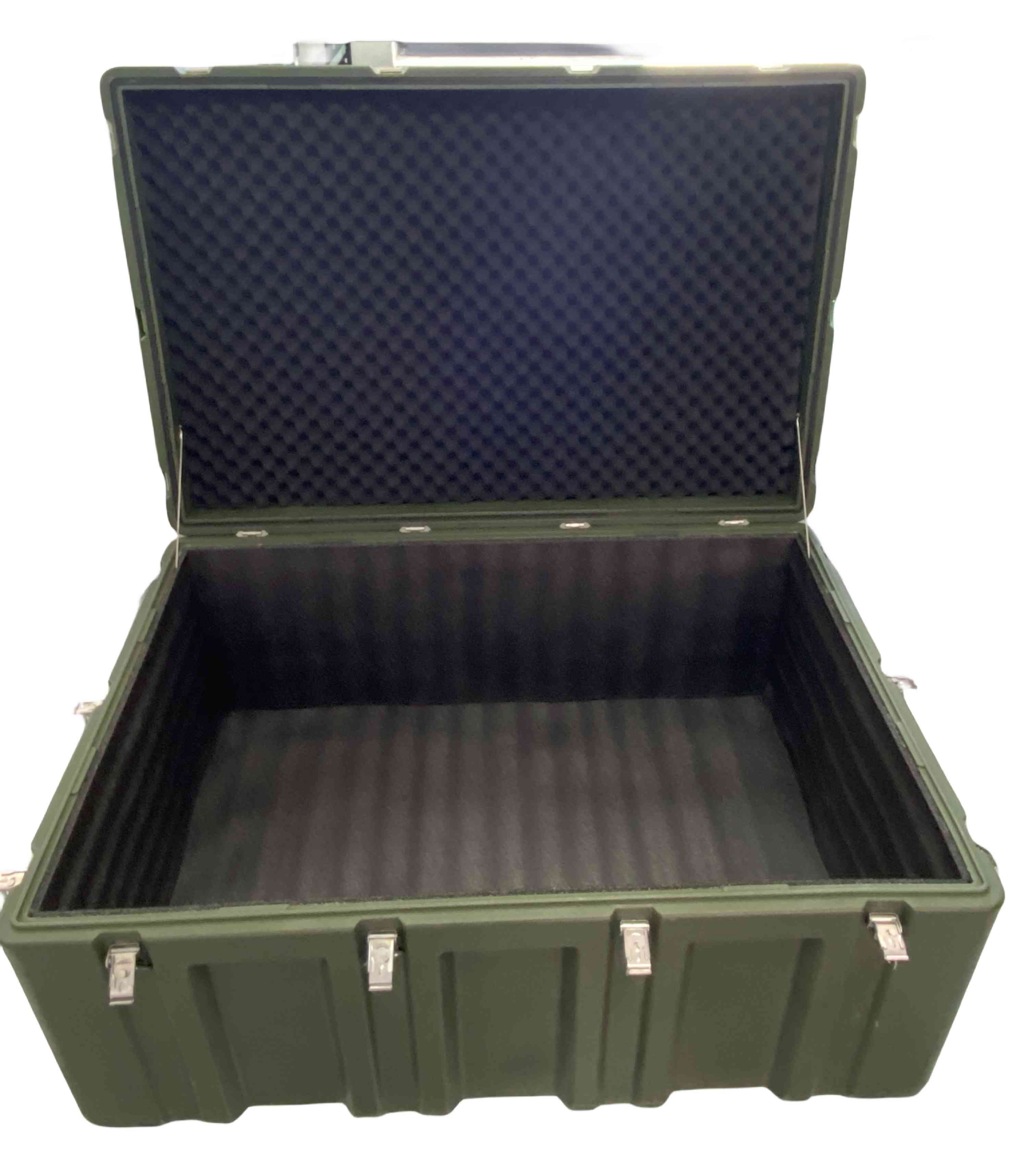 滚塑军用箱作为重要的储存设备在近年来得到了广泛应用