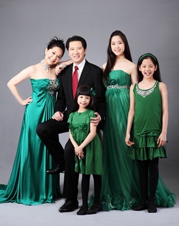 不就一个名字么,足以见得欧阳娜娜的妈妈傅娟还是很在意的