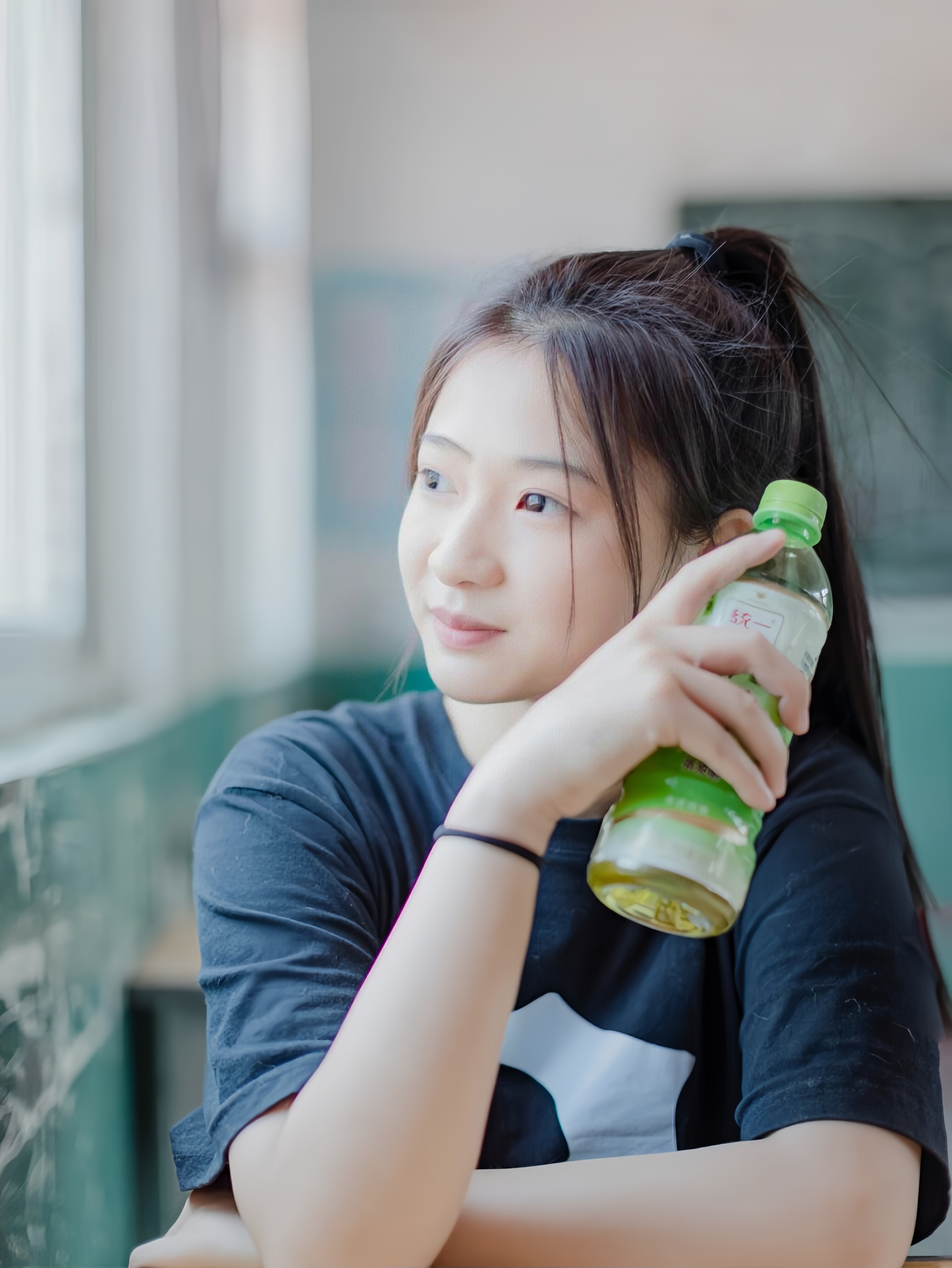 一位领导大驾光临学校,想要亲自检验一下历史教育的成果