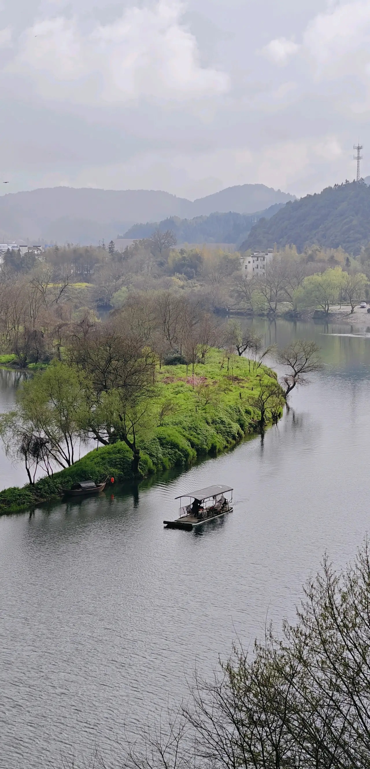 《江城子心祭清明》 春生草木雨时兴,碧枝菁,晚无晴