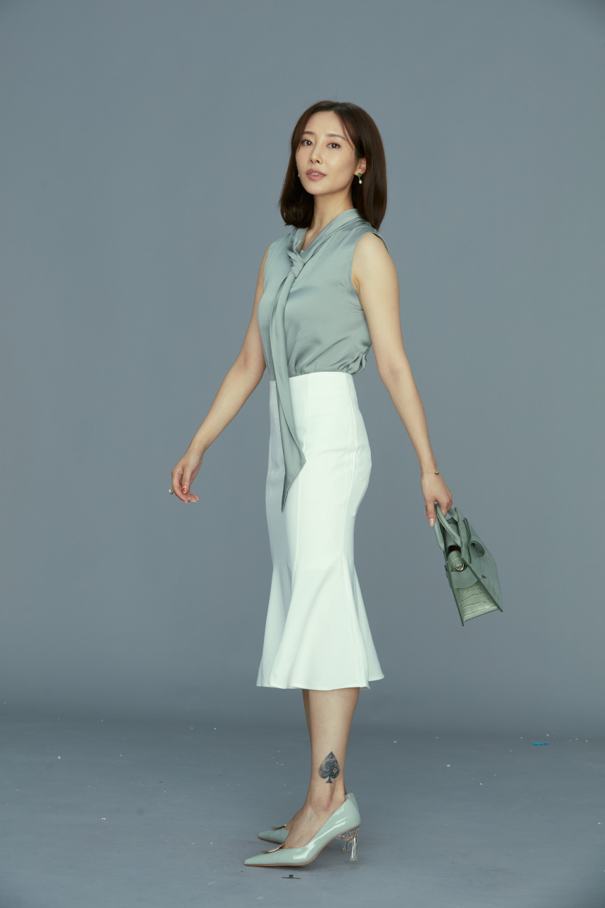 李纯早期写真花絮 脚腕处纹的黑桃是亮点 #李纯