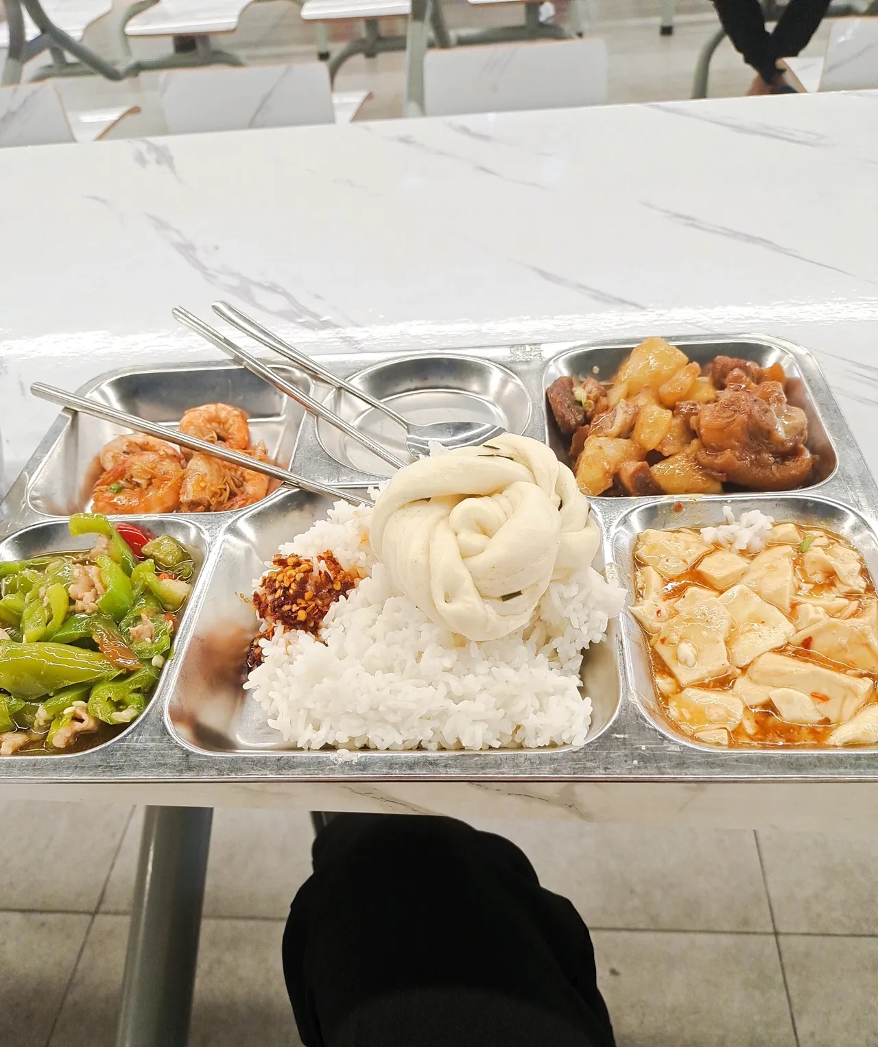 这个厂啥福利补贴都没有好就好在听说饭堂全年无休天天开饭