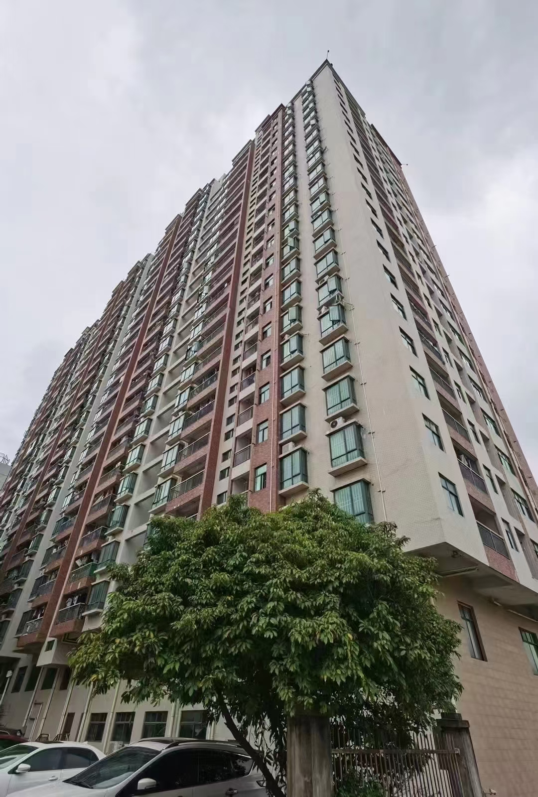 深圳龙华观澜新盘小产权房《中心城花园》多少钱一平方?有停车场