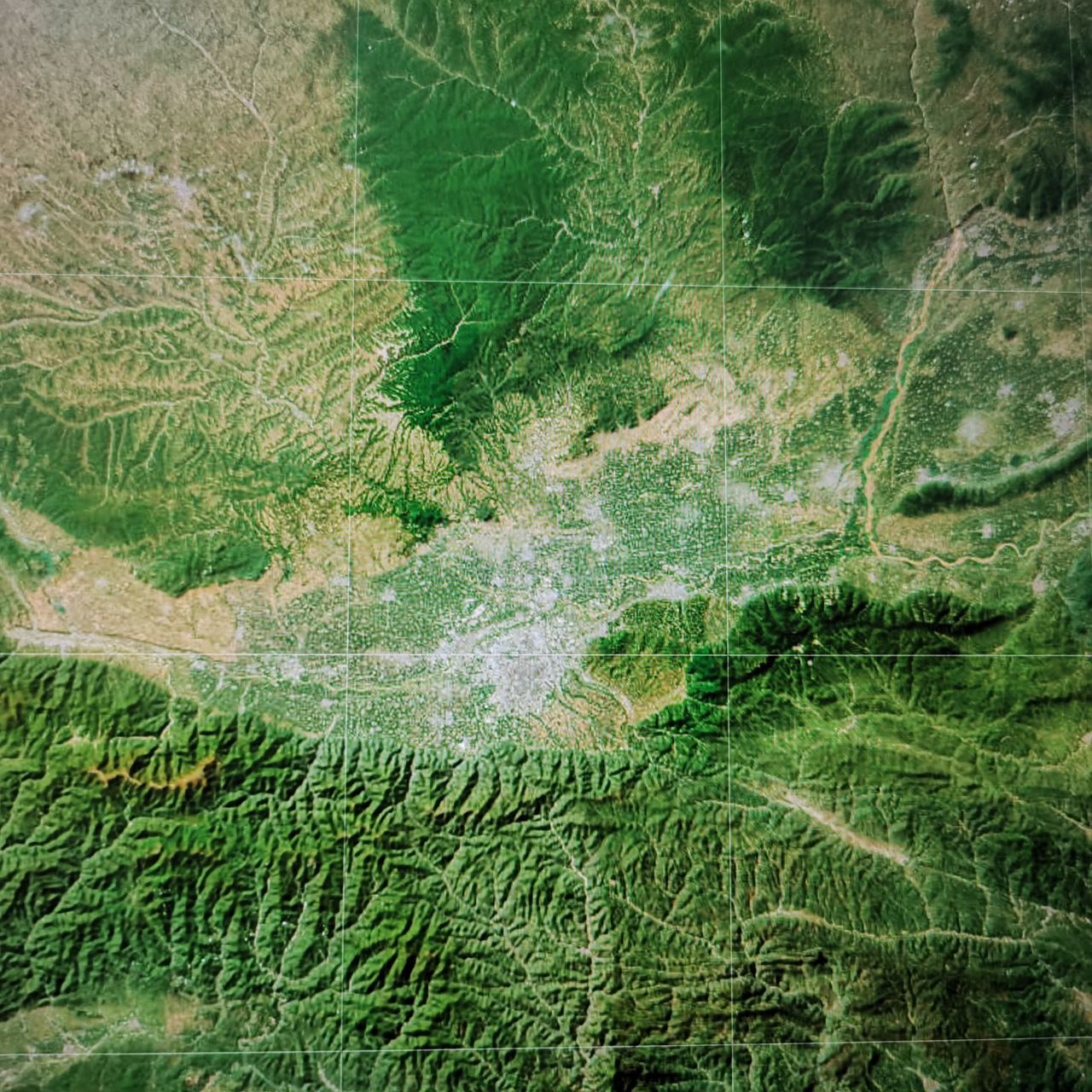 在50-20-10km比例尺下的关中平原城市群卫星图 八百里秦川,汇聚了陕西