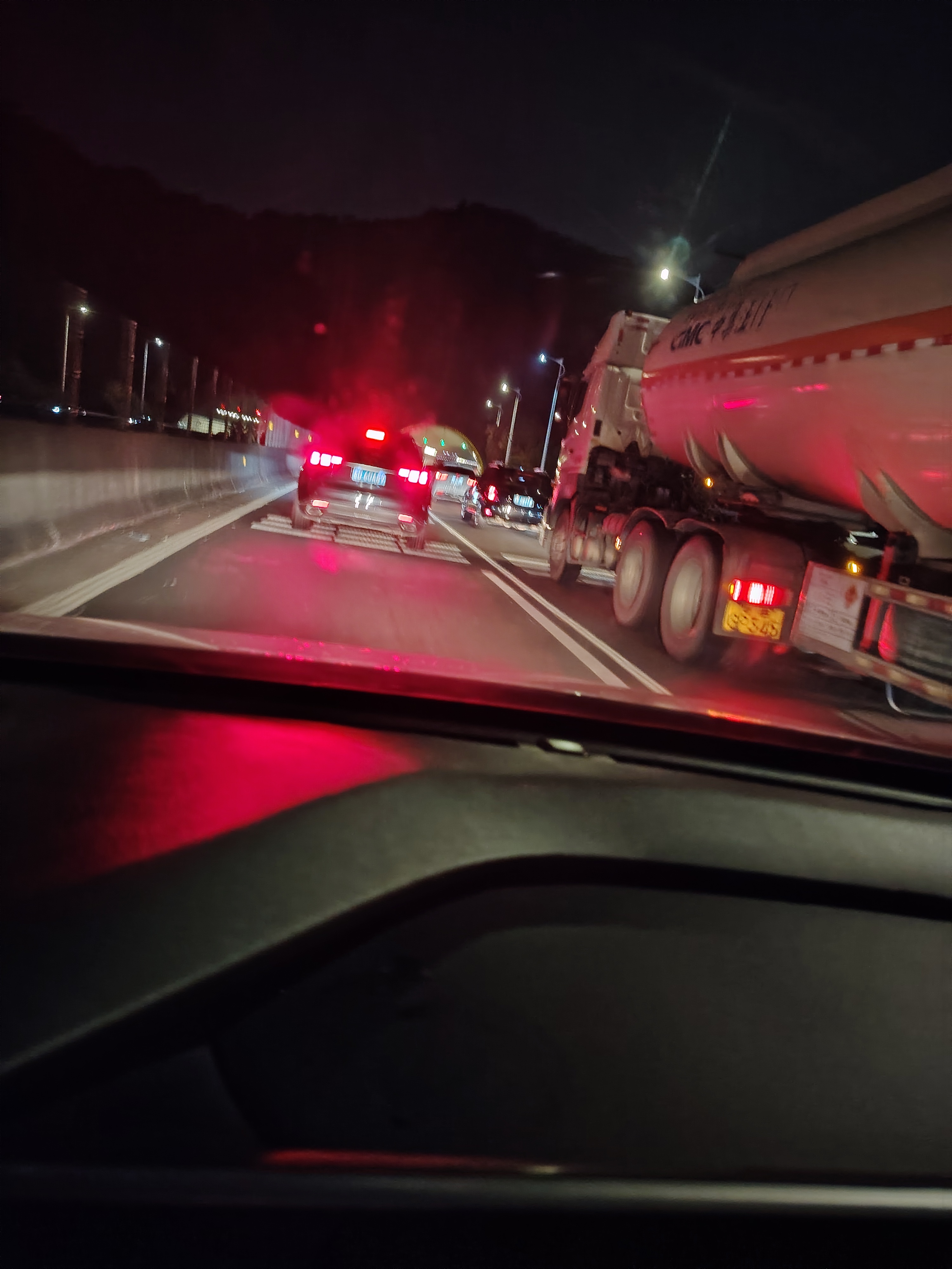 堵车赶路,或许是城市生活中的一场无奈,但也是一次让我们重新审视自己