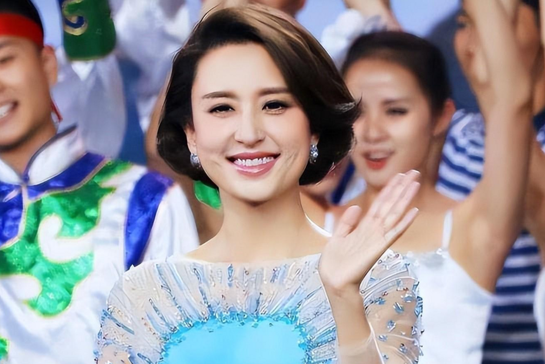 张蕾是央视前一线主持人,因个人原因离开央视后,她积极规划新职业