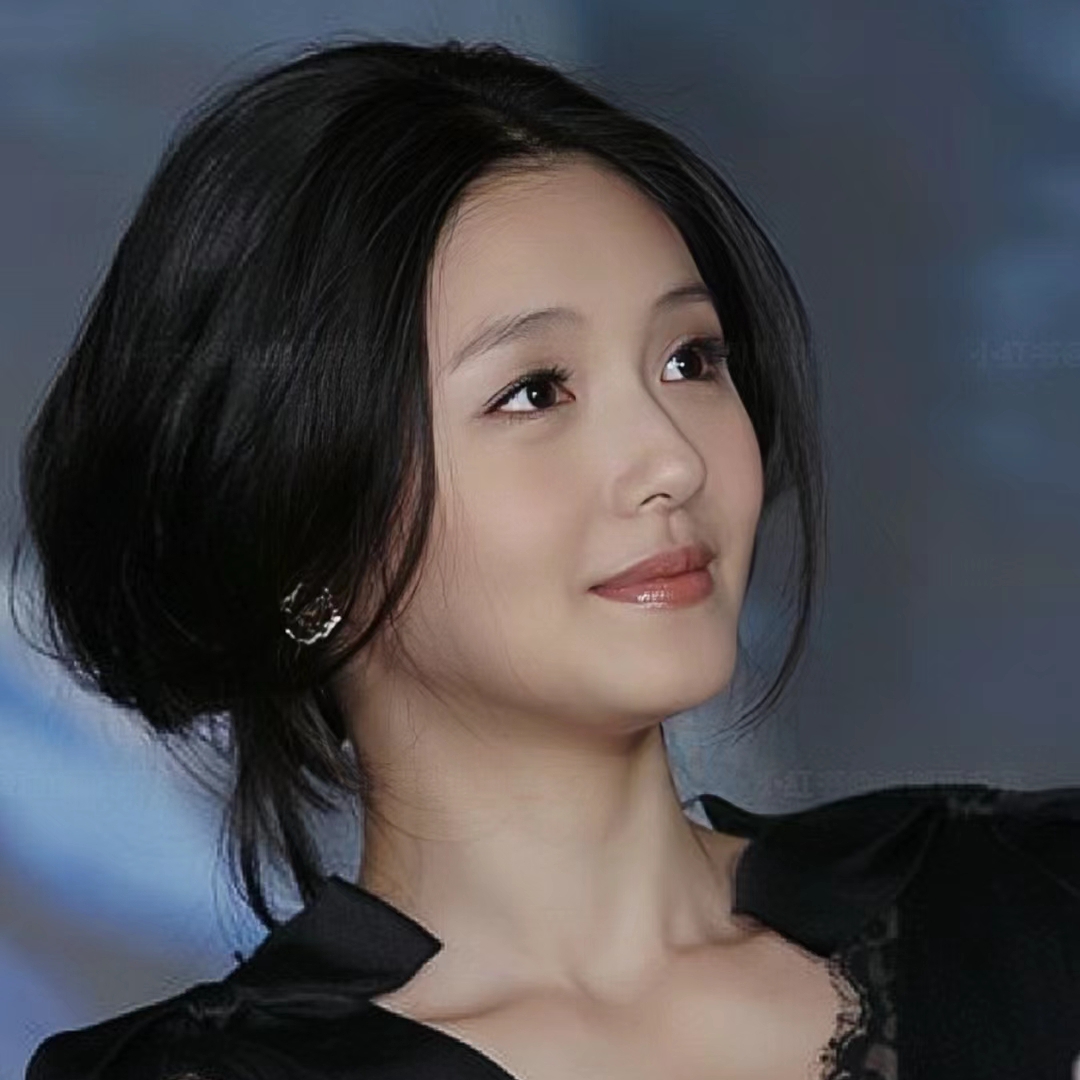 大s小时候黑黑的也不漂亮,她真的有一套,不靠整容不靠医美,一段时真的