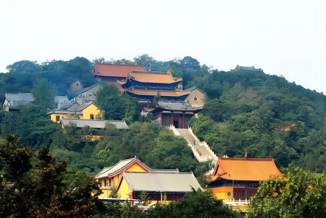围着石佛建造的寺庙徐州兴化寺