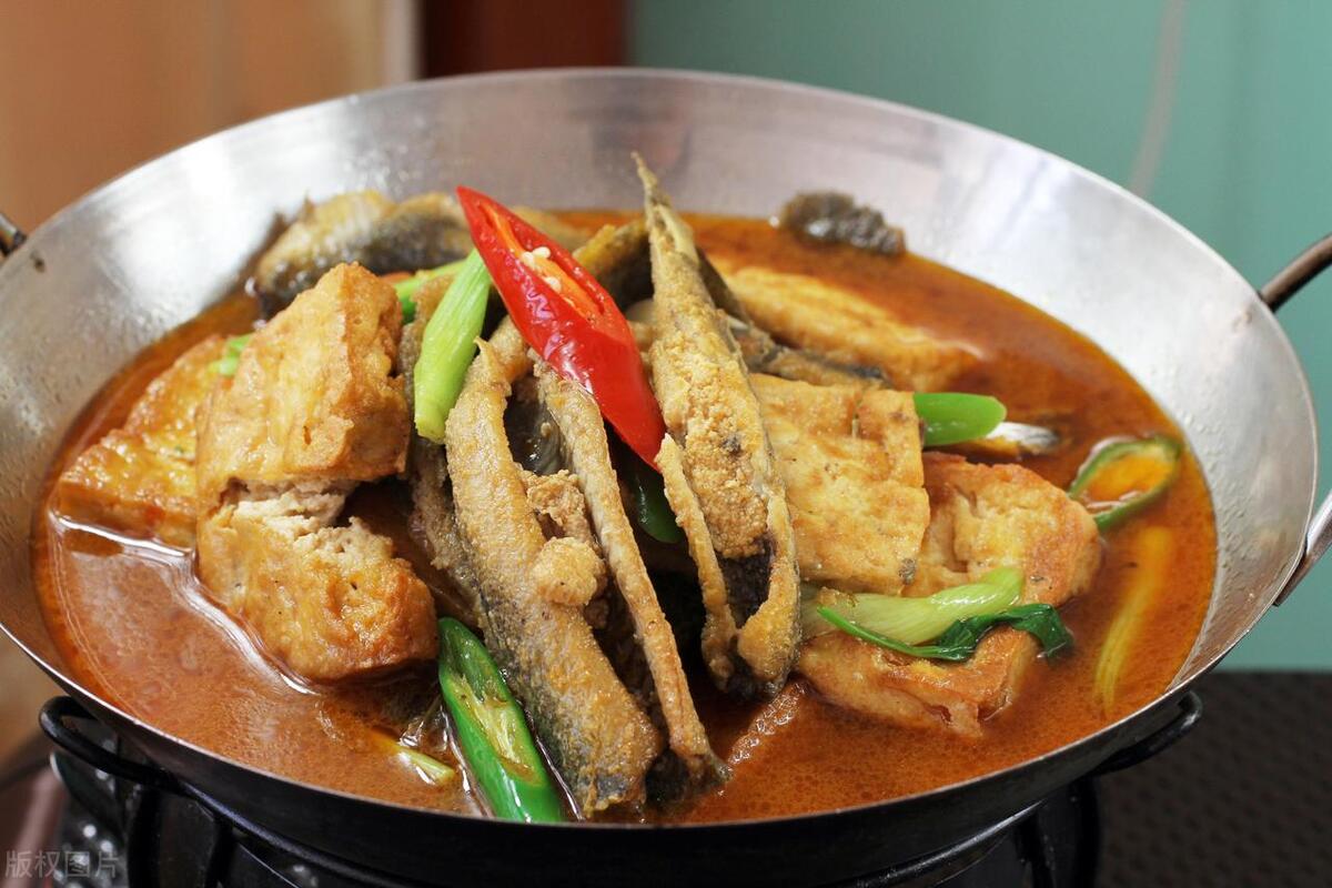 张家界美食探秘:山水间的味觉盛宴,这些地道小吃你绝对不能错过