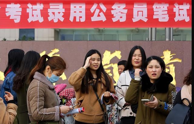乡镇公务员开始扩招!放宽条件3不限,应往届生都可以端起铁饭碗