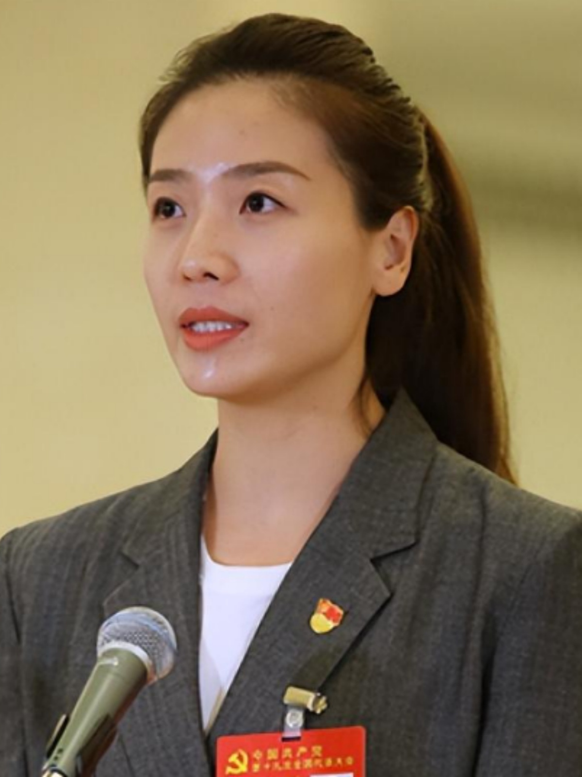 前女排队长魏秋月,被人们誉为"最美队长",在排球历史上留下了深刻的