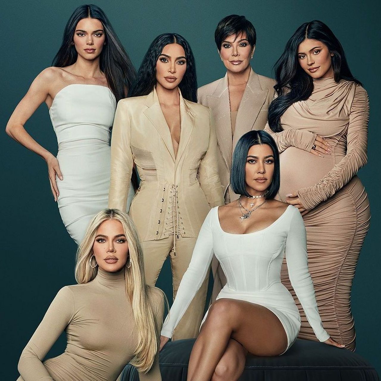 卡戴珊五姐妹真的事绝绝子,长得像也就罢了,身材怎么也都那么好呢?