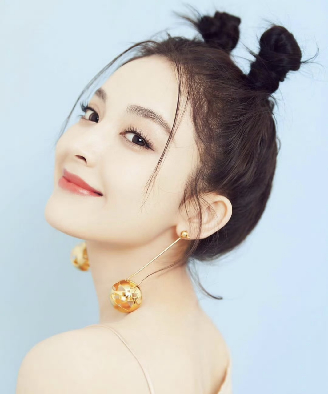 古力娜扎俏皮可爱