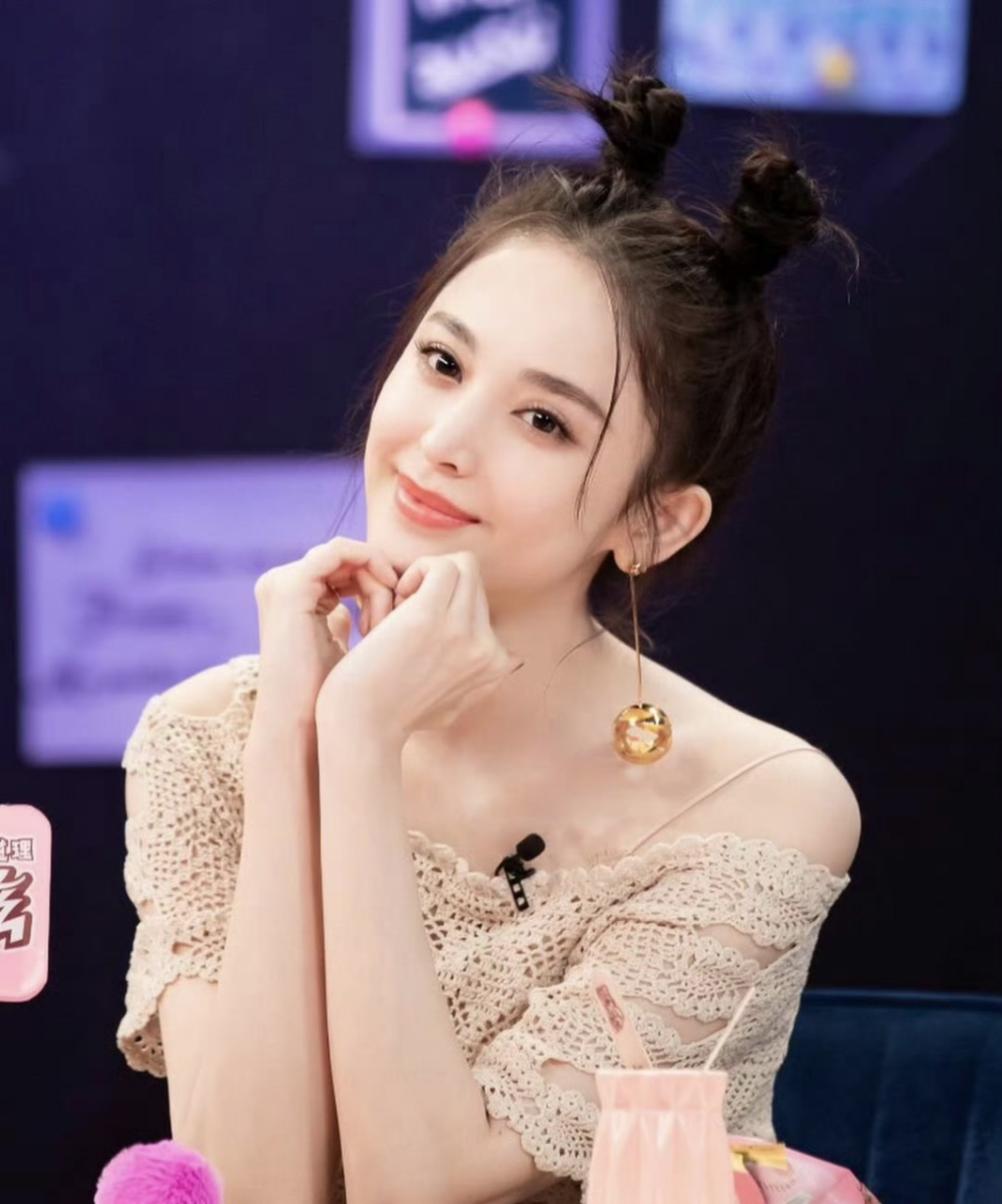 古力娜扎俏皮可爱