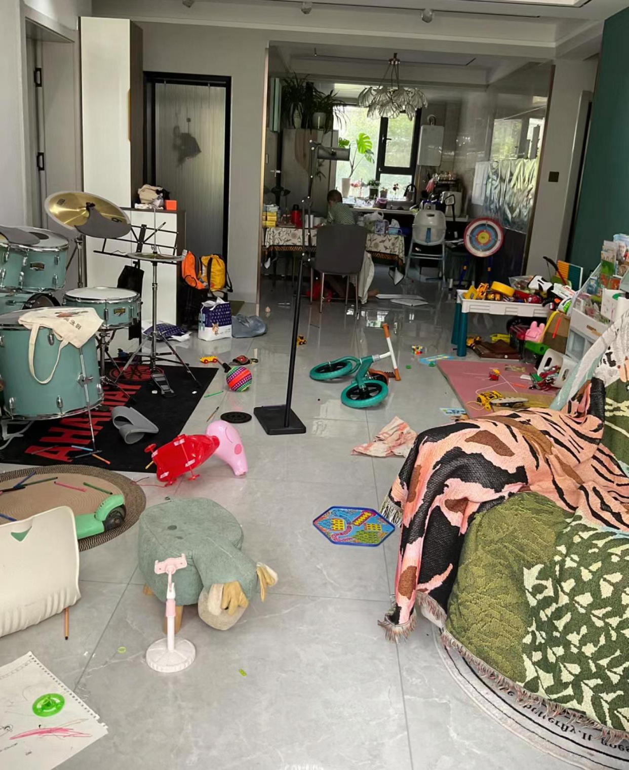 普通家庭客厅生活照杂乱家里的图片大全真实家里真实客厅图片有人客厅