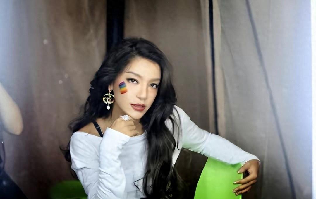 回顾超女冠军江映蓉因整容失败像怪物全身只剩眼珠是自己的