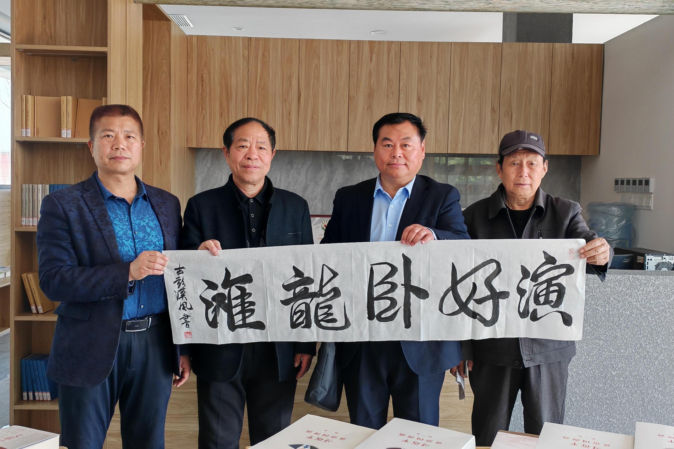 三年拍摄完成,展现了当地人民为改变家乡面貌投入乡村振兴的感人故事
