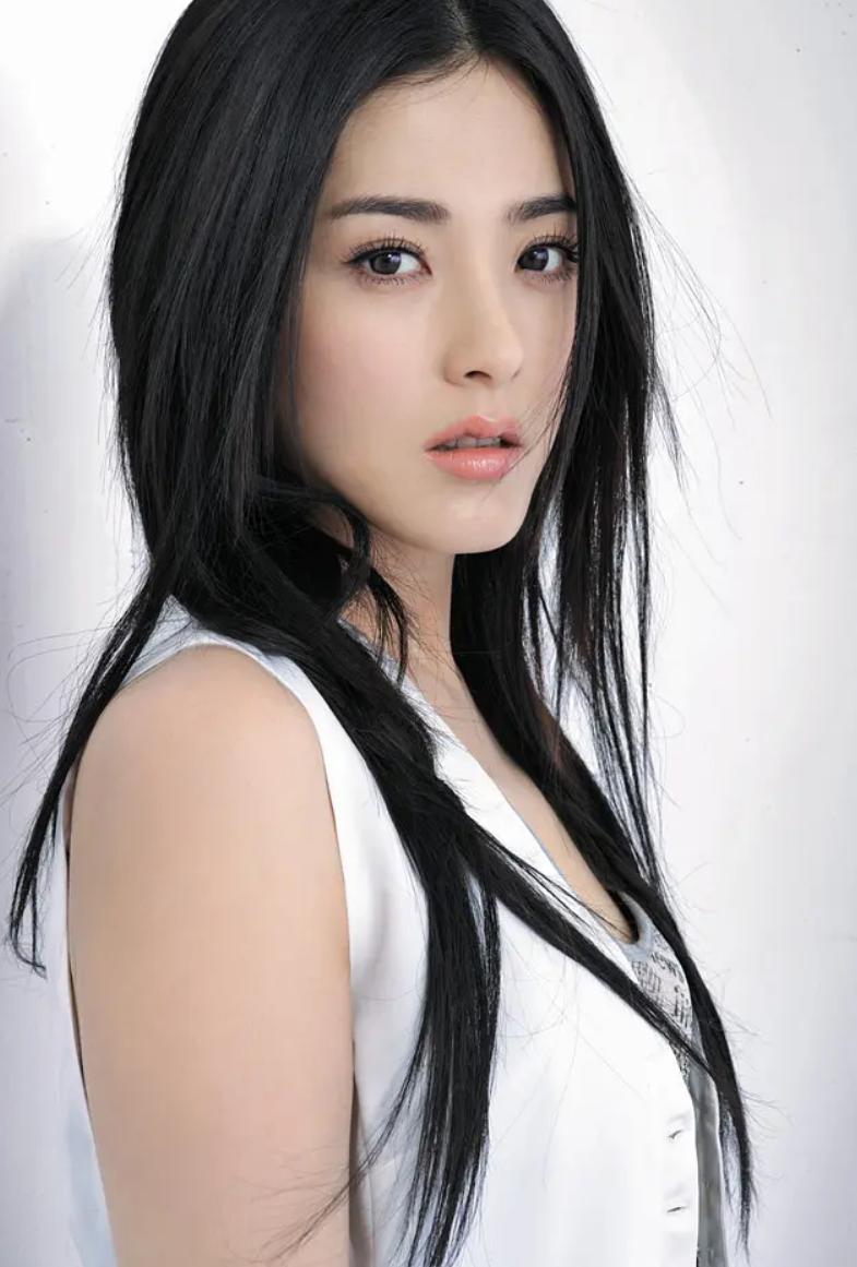 回顾曾黎两百年一遇的美女不爱帅哥只爱相貌平平为此46岁未婚