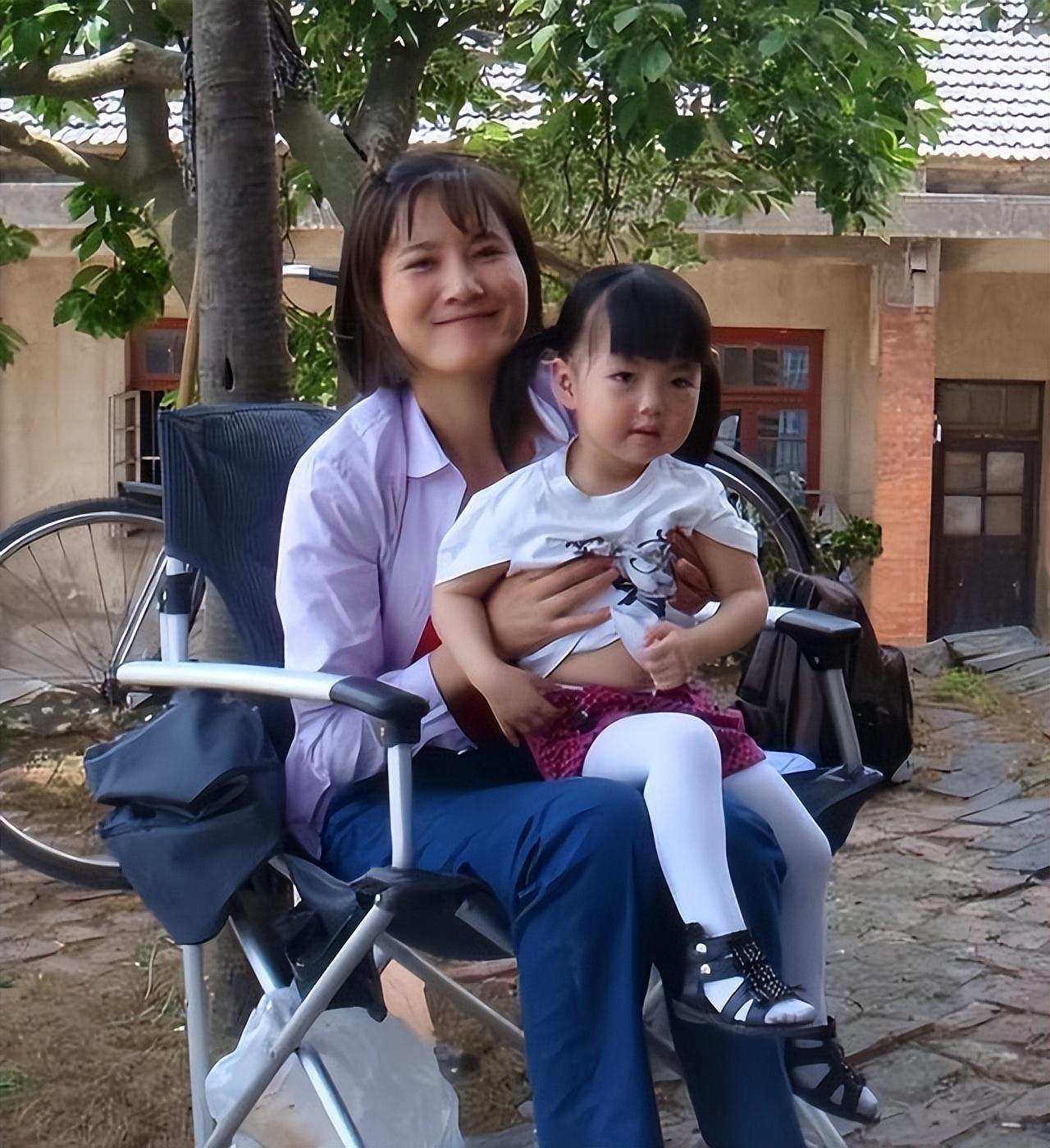 回顾潘雨辰:与大11岁丈夫离婚后独自带娃,那两年婚姻令我害怕至今