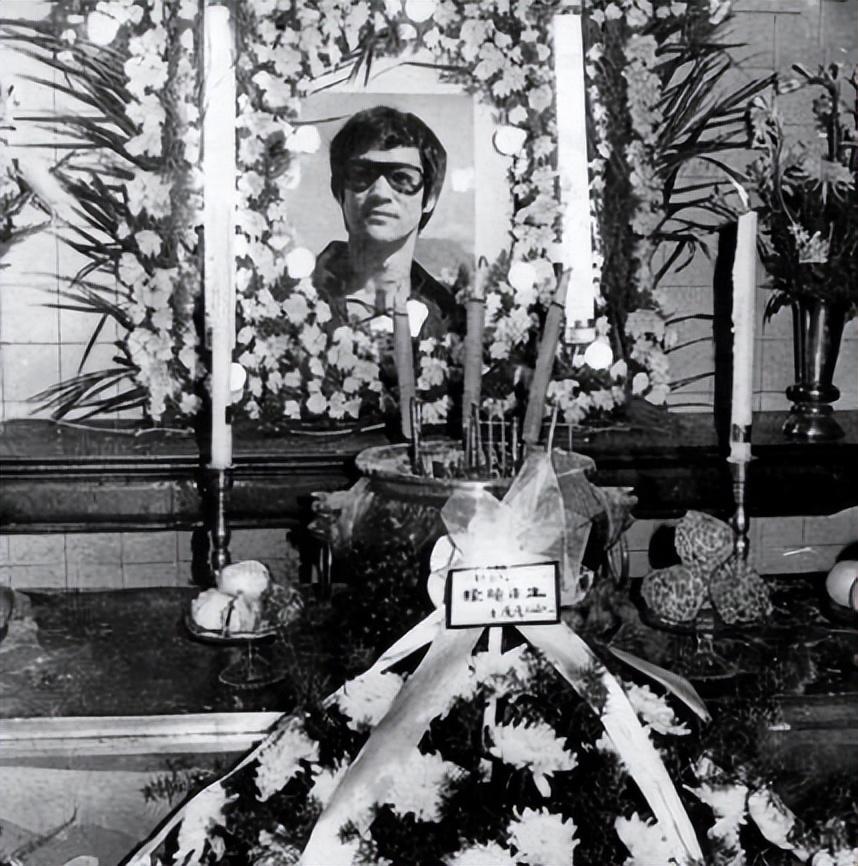 1973年,李小龙正在拍摄电影《死亡游戏》.