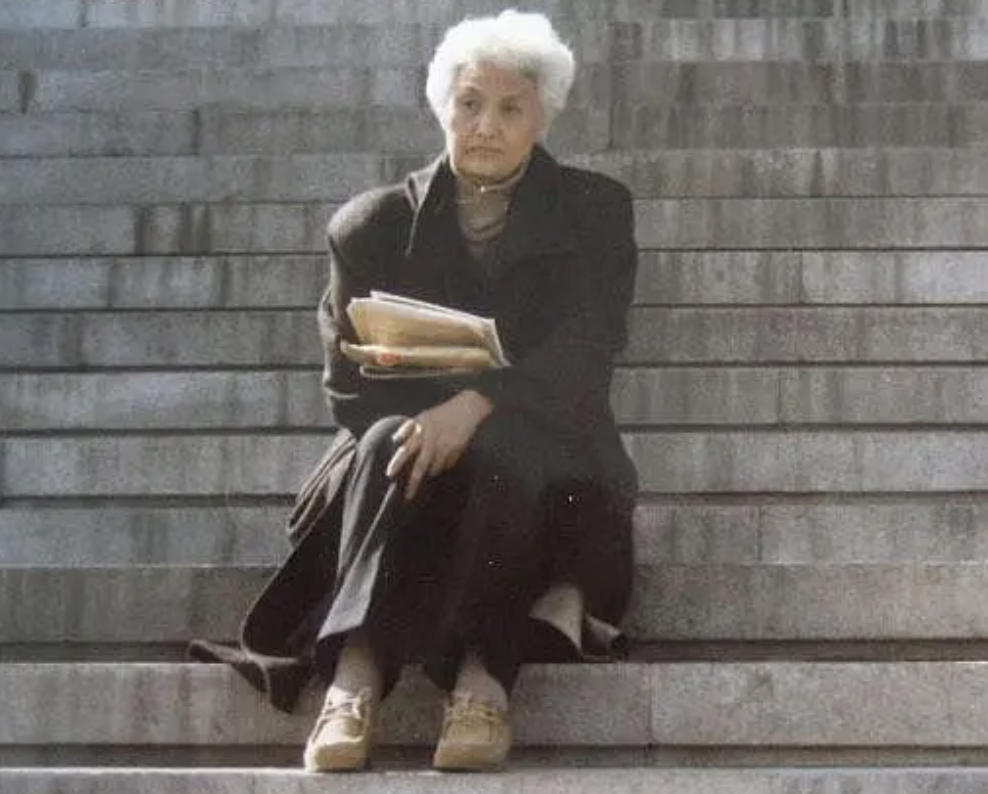 黄宗英一生4段婚姻17岁成寡妇68岁再当新娘活成了传奇