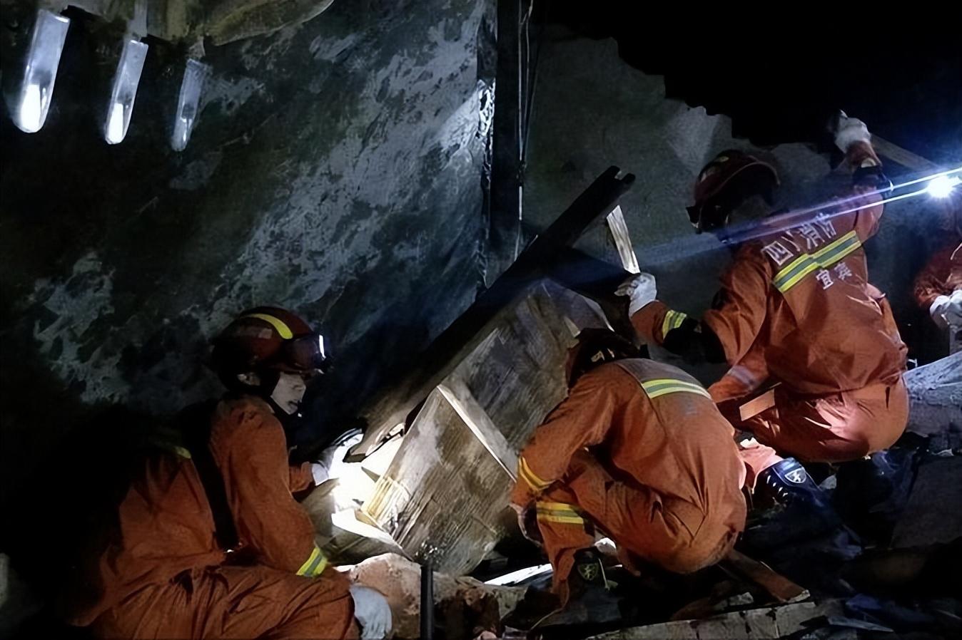 2005年4月,宋馨懿出生于四川平武的一个小镇上,父母在当地餐厅打工,一