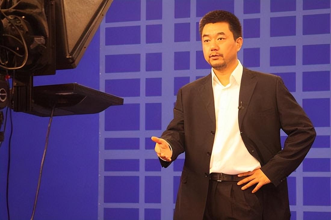 回顾董勇45岁被嫂子逼婚娶小9岁娇妻47岁老年得女乐开怀