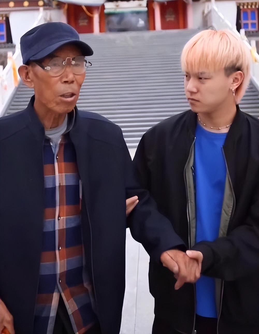 回顾变形计王晨正为爷爷花几十万盖房在其去世时千里奔丧