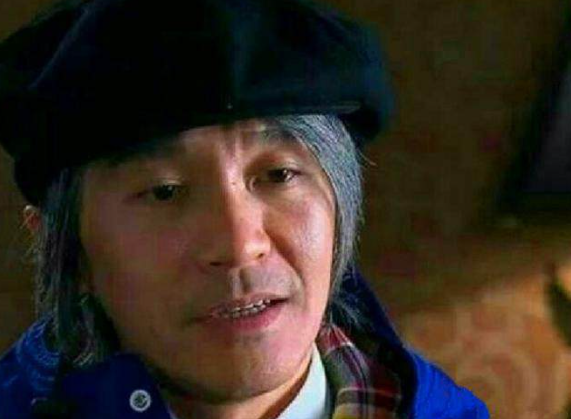 事实证明61岁许久未见的周星驰已经走上了另一条大道