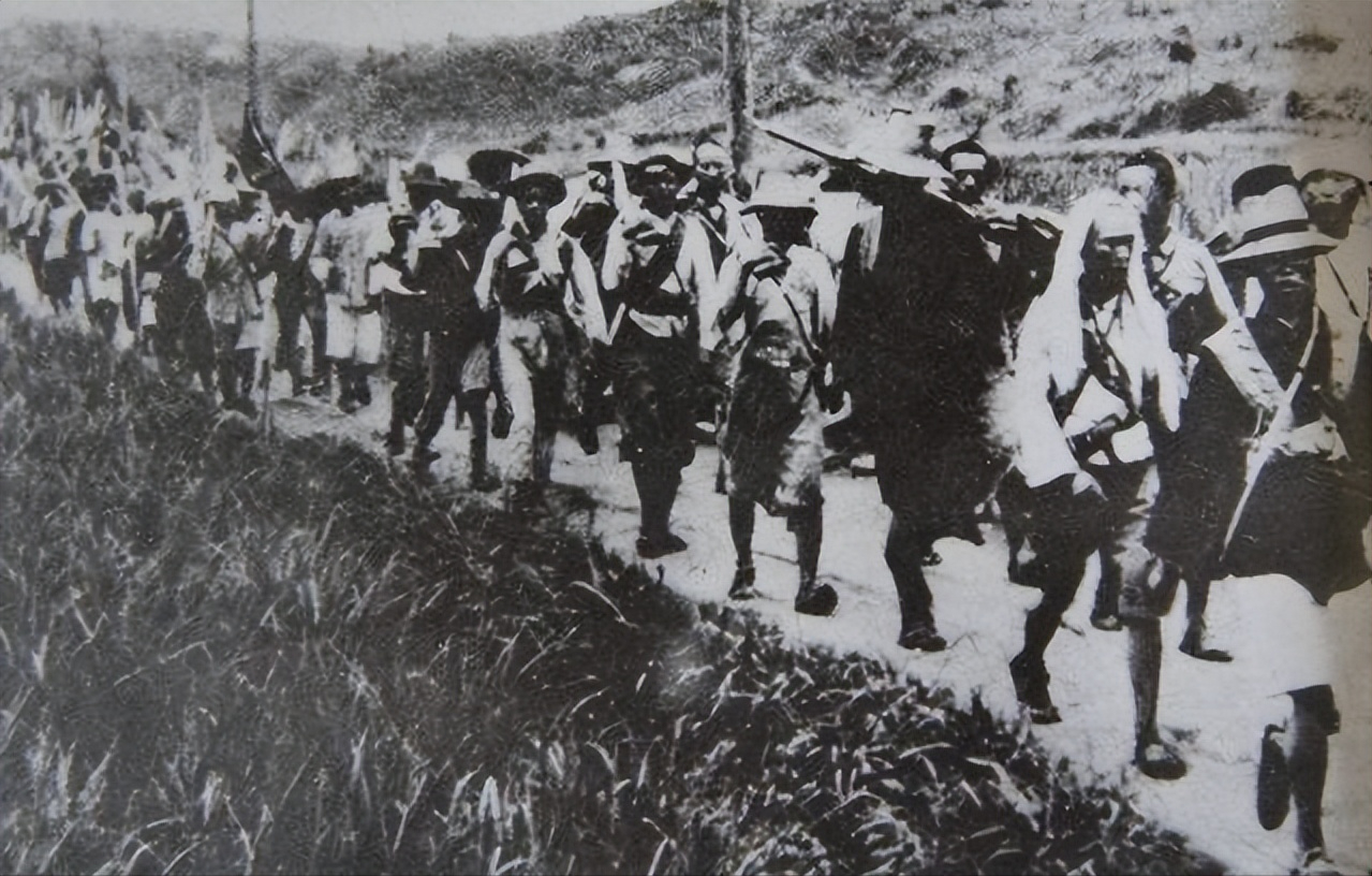 他从省军区调大军区任副司令,感到一头雾水,老战友告诉他原因