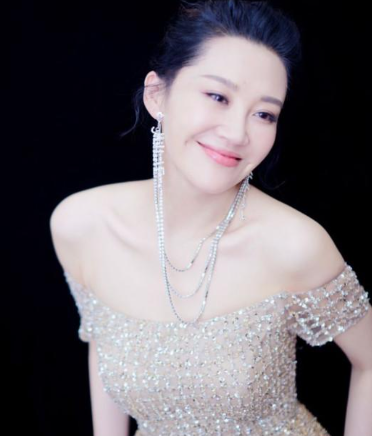 回顾许晴如今依然风韵犹存似乎真正的美丽不只属于年轻