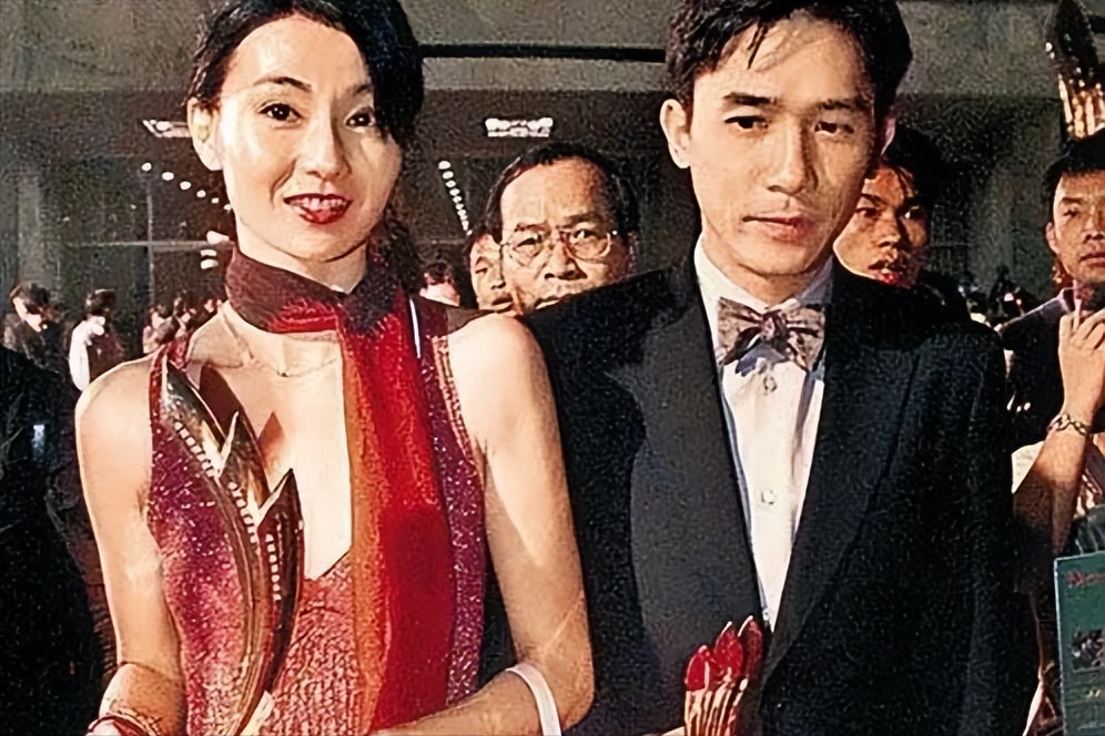 像林青霞,王祖贤名气都比张曼玉要高一些.