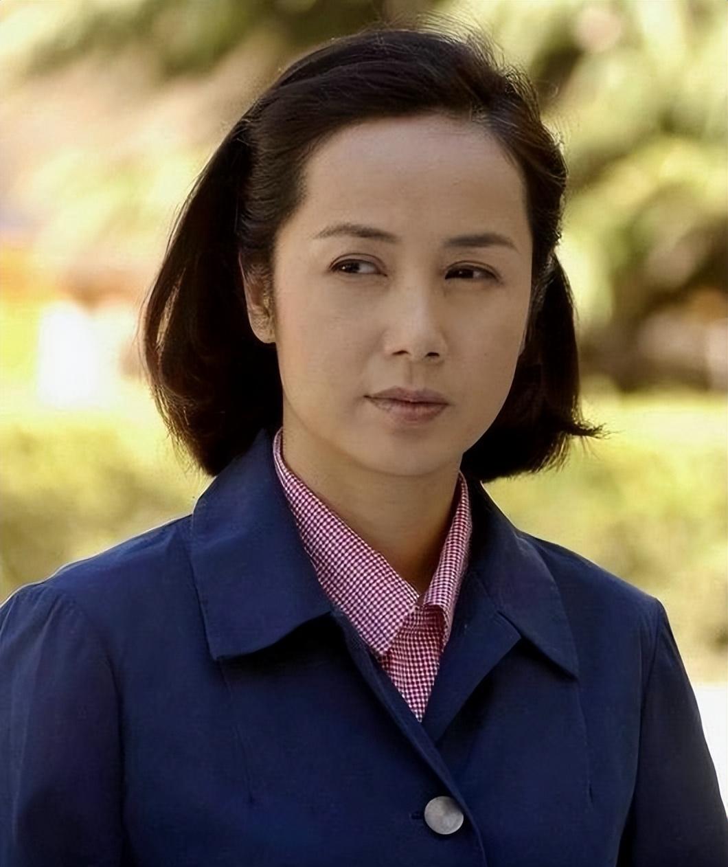 2007年,由蒋雯丽和张国立主演的家庭伦理剧《金婚》一经播出就火遍