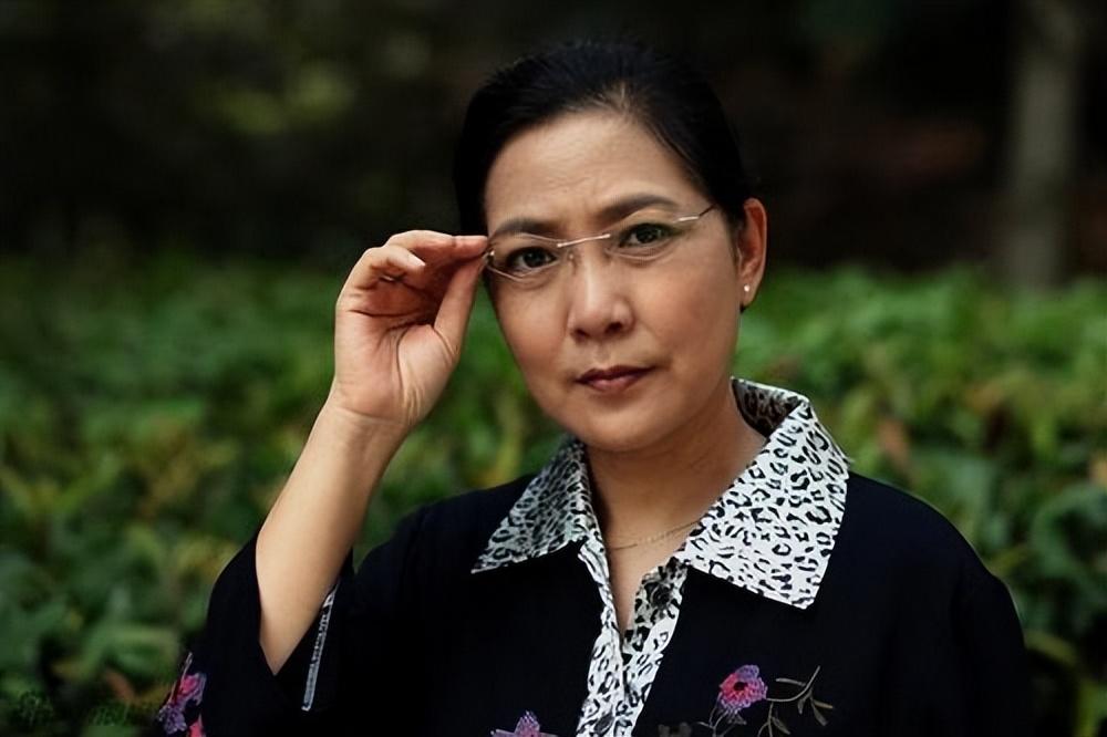 回顾沈丹萍与张铁林分手后嫁大自己14岁德国人现生活幸福美满