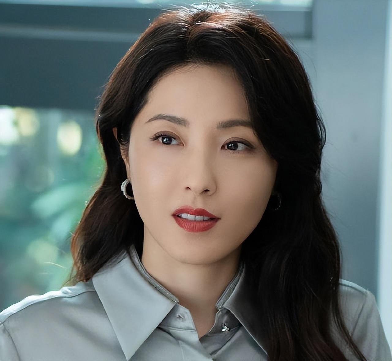 "中戏两百年美女"曾黎