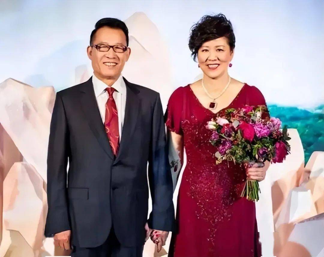 回顾郎平前夫白帆为照顾女儿15年不娶年过六旬再度结婚生子