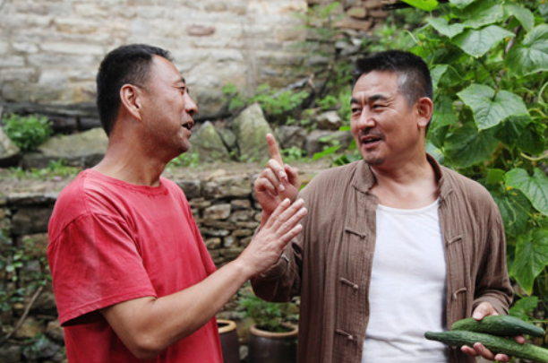 他是何冰同班同学与妻结婚30年零绯闻赚钱上交让妻过富太生活