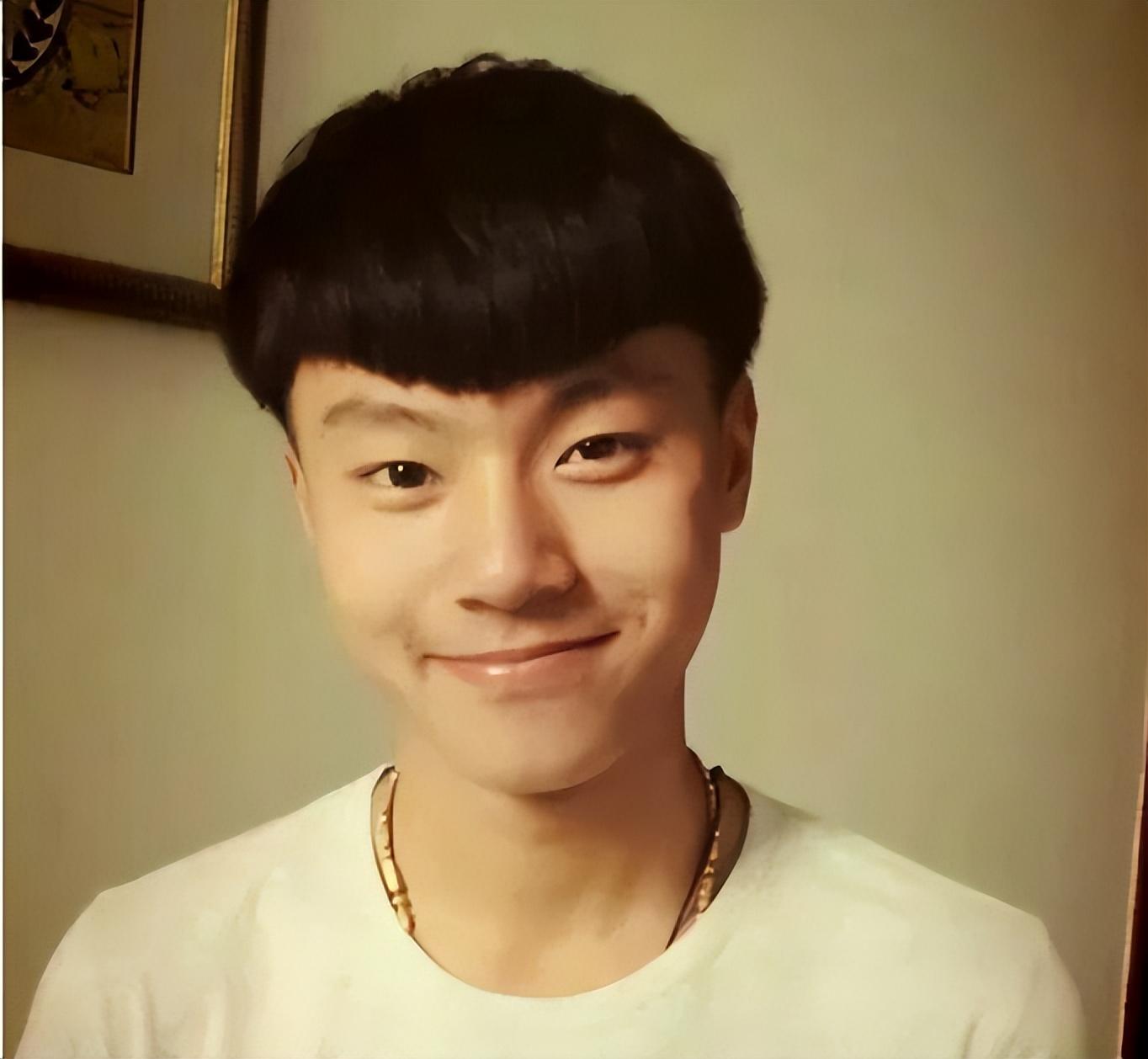 回顾变形计王晨正为爷爷花几十万盖房在其去世时千里奔丧