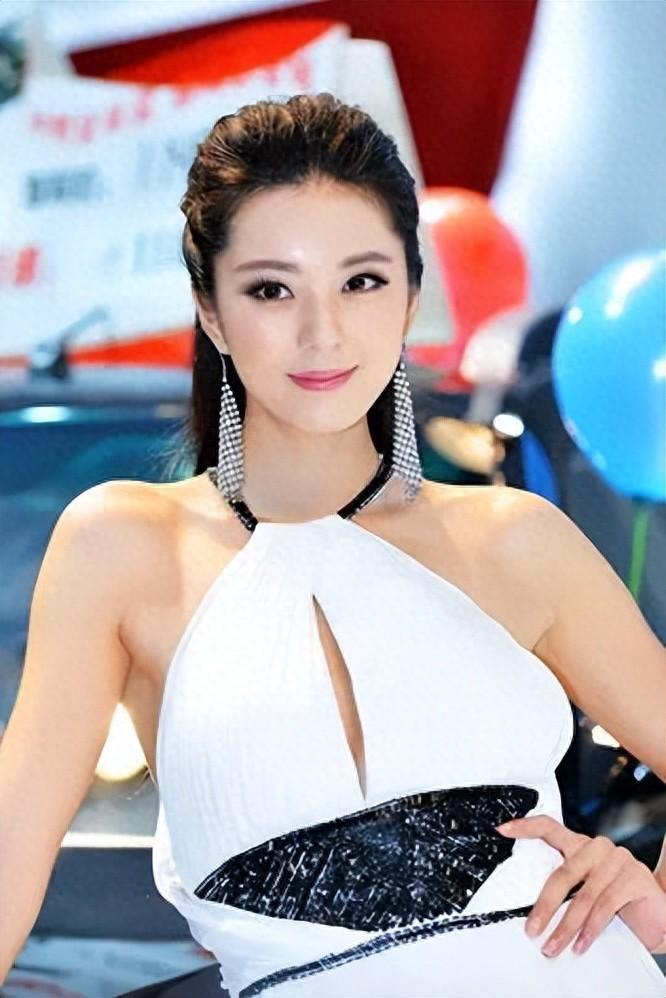 回顾艾尚真到底有着怎样的经历她的丈夫又是谁