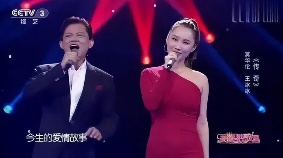 在与小娇妻结婚后,莫华伦为了赢得妻子的欢心,也是十分有的情调.