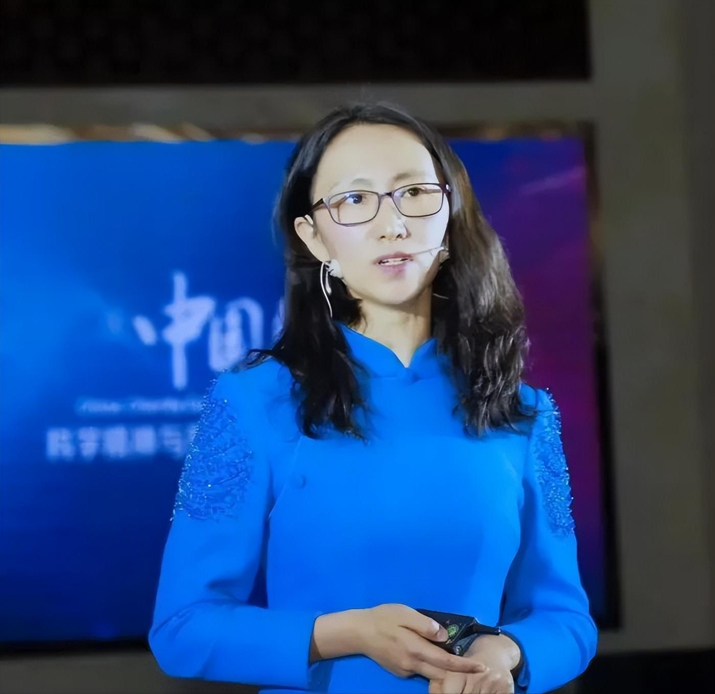 回顾"清华才女"李一诺:27岁博士毕业,4年生3娃,替世界首富花钱