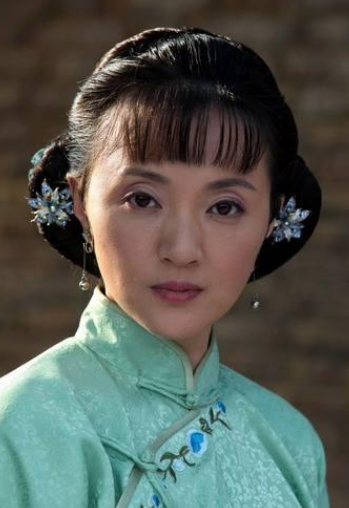 回顾老戏骨王奎荣68岁娶小37岁女演员饶芯语婚后一年后喜当爹