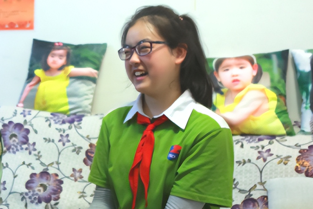 2005年4月,宋馨懿出生于四川平武的一个小镇上,父母在当地餐厅打工,一