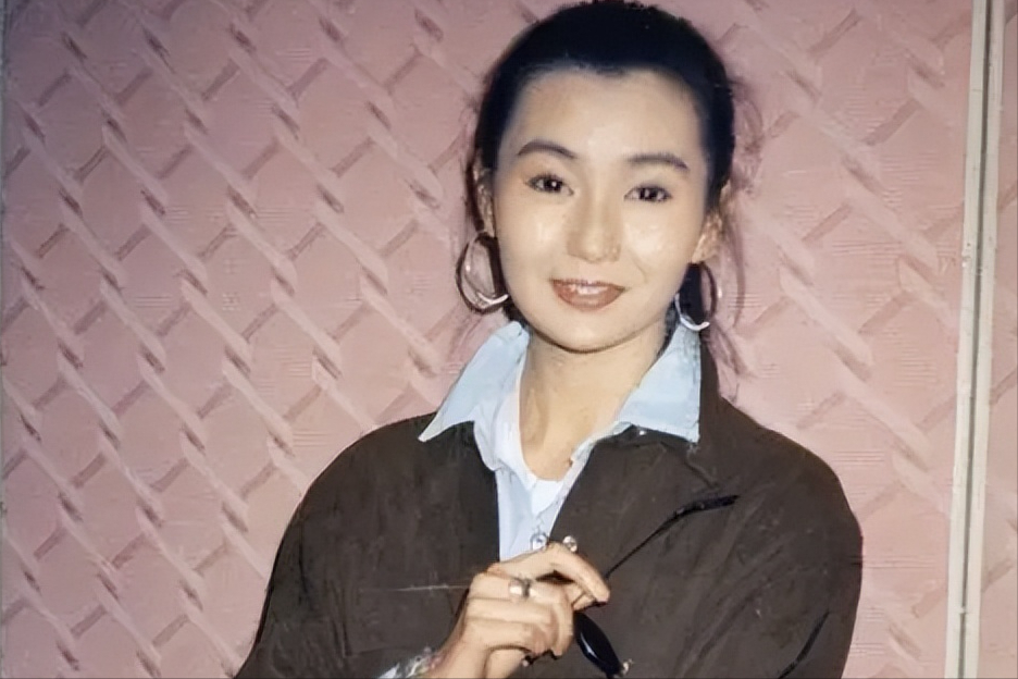 回顾张曼玉息影18年独居贫区不婚无子58岁活得太飒了