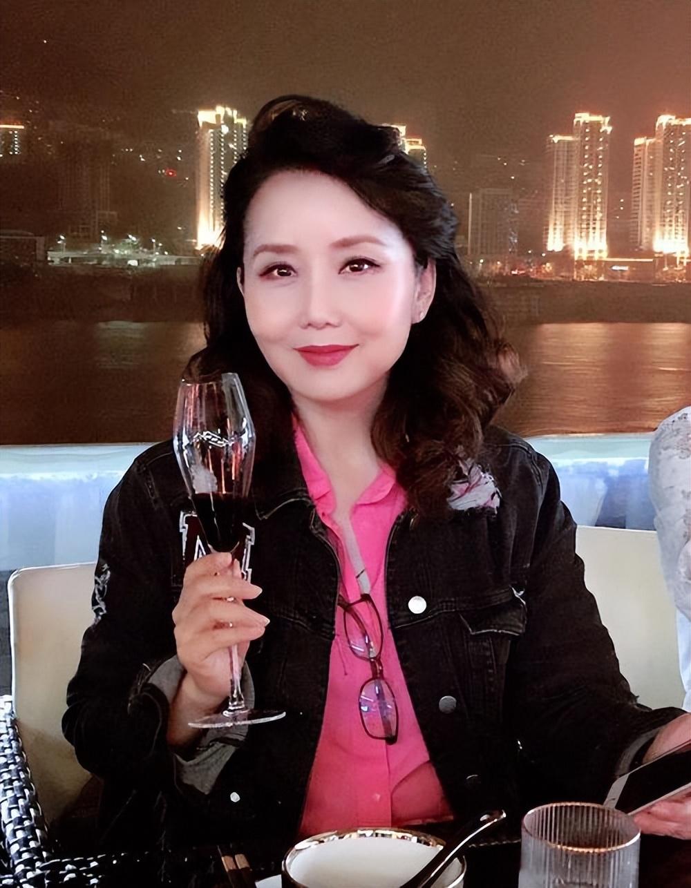 回顾演员陆剑民一封信定情娶西北歌后胡月结婚33年浪漫依旧