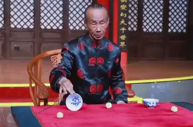 回顾:缩骨功唯一传人,用3个球赚走李嘉诚4亿,王宝合到底有多牛