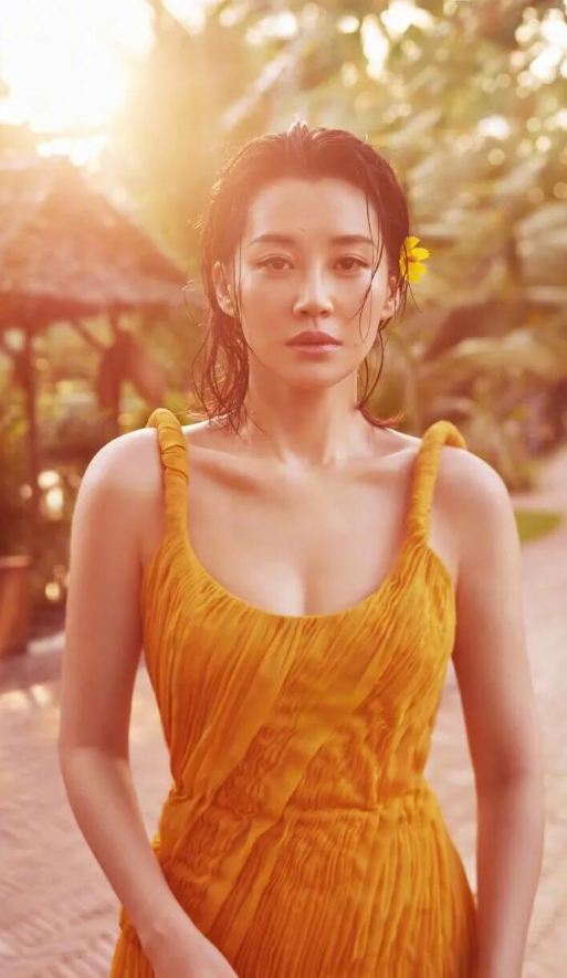 回顾许晴如今依然风韵犹存似乎真正的美丽不只属于年轻