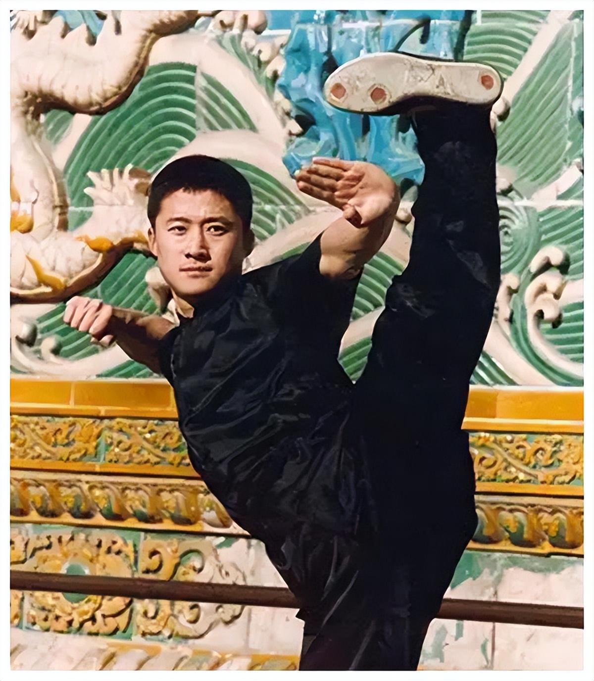 回顾演员吴京14岁下肢瘫痪17岁成全国冠军风光背后有心酸