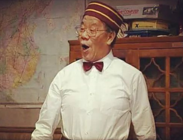 1986年登上央视的春晚,表演小品《送礼》,影视作品不多,在七八十年代