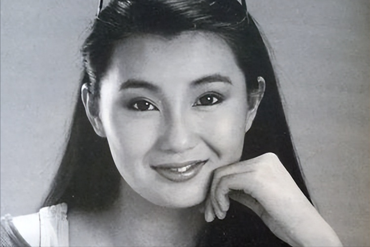 回顾张曼玉息影18年独居贫区不婚无子58岁活得太飒了